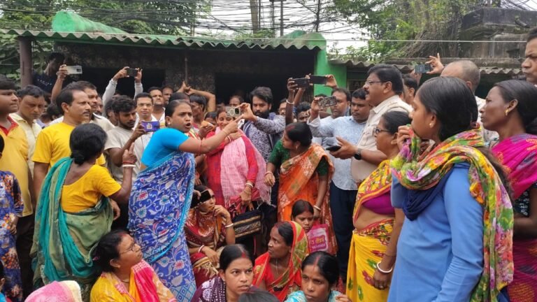 अन्नपूर्णा योजना की राशि न मिलने पर फूटा महिलाओं का गुस्सा, कुल्टी के रामनगर में चक्काजाम से मचा हड़कंप