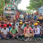 बाकी वेतन बढ़ोतरी की मांग को लेकर फिर तनाव सलानपुर औद्योगिक क्षेत्र में, काम बंद कर एलेक्वेंट फैक्ट्री के मजदूरों का प्रदर्शन