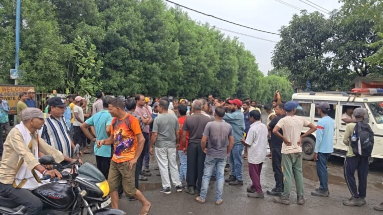 देन्दुआ में सुलग रही मजदूर आंदोलन की चिंगारी: बाहरी श्रमिकों से काम कराने पर भड़का भारी तनाव-