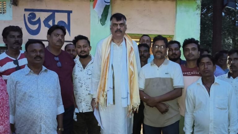 कांग्रेस का पुरुलिया में 'संगठन सृजन' कार्यक्रम, = पार्टी योग्य नेतृत्व की तलाश में मैदान में उतरी