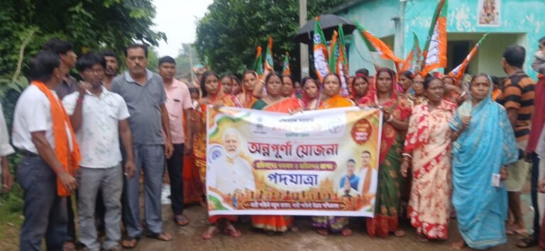 काशीपुर में अन्नपूर्णा योजना से पैसे मिलने पर खुशी