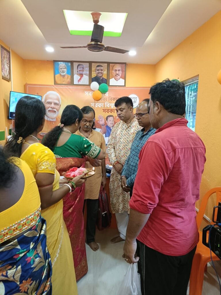 সীতারামপুর বিজেপি কার্যালয়ে উৎসাহ-উদ্দীপনার সঙ্গে পালিত হল পবিত্র রাখি উৎসব