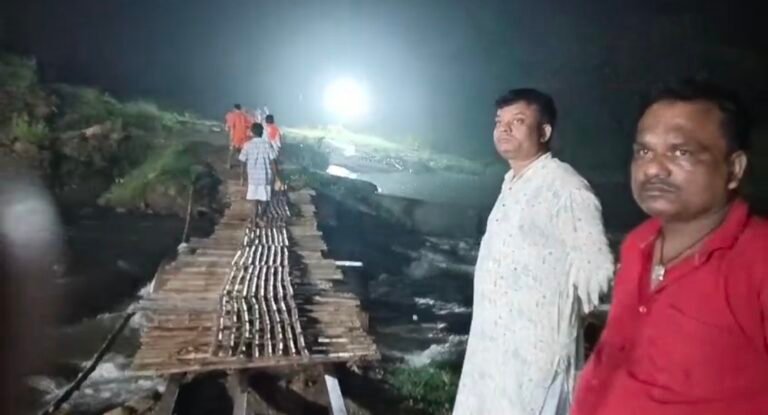 वार्ड 19 में श्रद्धालुओं की सुरक्षा के लिए अस्थायी पुल की मांग, नगर निगम से तत्काल कार्रवाई का अनुरोध