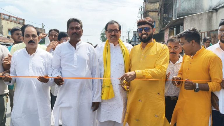 जन्माष्टमी पर उत्सव के माहौल के बीच यादव सभा कार्यालय और कृष्ण भवन का उद्घाटन, भगवान कृष्ण की पत्थर की मूर्ति ने सबका ध्यान खींचा