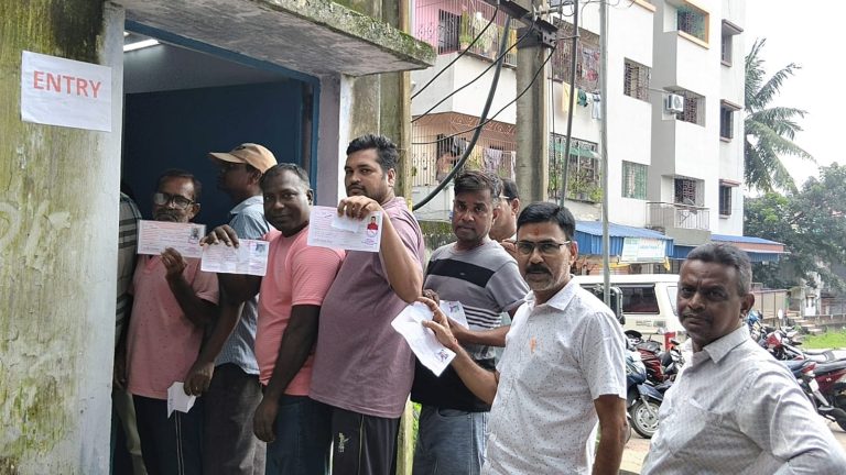 रूपनारायणपुर बाजार व्यवसायी समिति का ऐतिहासिक चुनाव: 20 साल बाद हुआ मतदान, विश्वनाथ रूज निर्विरोध अध्यक्ष चुने गए