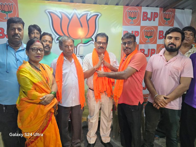 भाजपा कार्यालय में गूंजा राष्ट्रवाद का शंखनाद, नवनियुक्त सरकारी लोक अभियोजक विनोद सिंह सोलंकी का हुआ ऐतिहासिक नागरिक अभिनंदन!