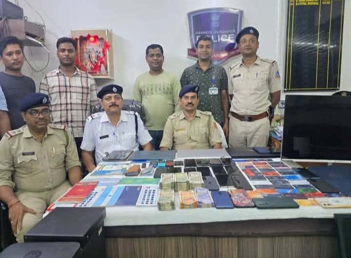 नियामतपुर में साइबर अपराध के खिलाफ बड़ी कार्रवाई, 10 गिरफ्तार