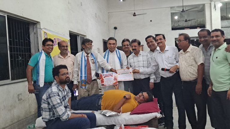 बर्नपुर में मारवाड़ी युवा मंच का रक्तदान शिविर  रक्तदान के साथ नि:शुल्क नेत्र एवं दंत जांच शिविर का भी आयोजन, लोगों में दिखा उत्साह