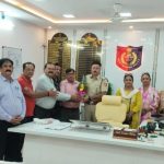a delegation of the Kharagpur Chamber of Commerce, along with representatives of different market organisations and associations, met the Officer-in-Charge of Kharagpur Town Police Station, Shri Amit Kumar Mitra, to discuss the ongoing issues related to the Railway Markets of Kharagpur,