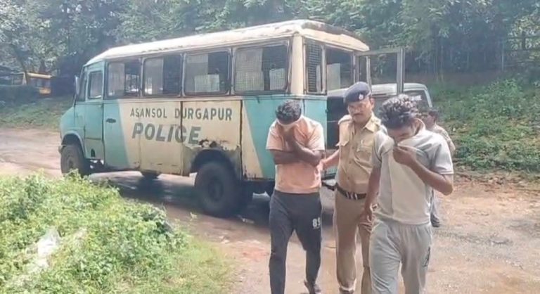 घर के अंदर चल रहा था साइबर ठगी का कथित कारोबार, बाहर CCTV से निगरानी; पुलिस ने 10 आरोपियों को दबोचा