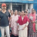 খড়্গপুর পৌরসভায় মিড ডে মিল কর্মীদের বকেয়া বেতন সহ বিভিন্ন দাবিতে বিক্ষোভ ও ডেপুটেশন