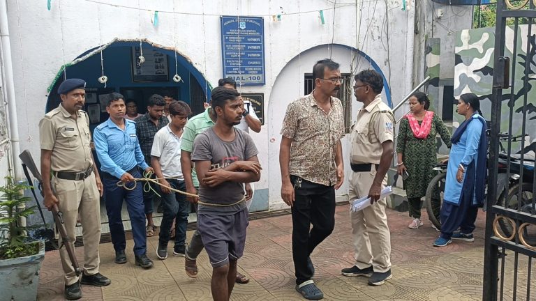 *कुल्टी में भारी मात्रा में गांजा बरामद, 3 महिलाओं समेत 6 तस्कर गिरफ्तार - पुलिस ने 10 दिन की रिमांड मांगी*