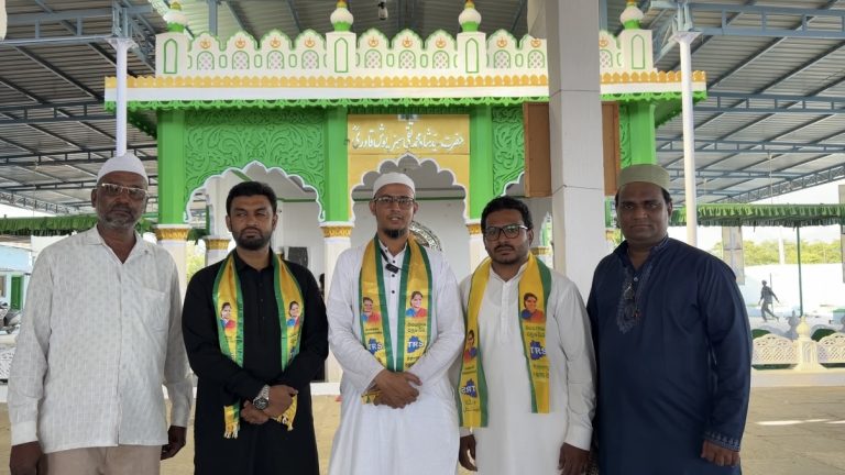 بارگاہ حضرت سید شاہ محمد تقی سبز پوش قادریؒ پر ٹی آر ایس قائدین کی حاضری*  *کوسگی میں پنچا جنیم سنکلپ سبھا اور ٹی آر ایس پارٹی کی کامیابی کے لئے خصوصی دعا*