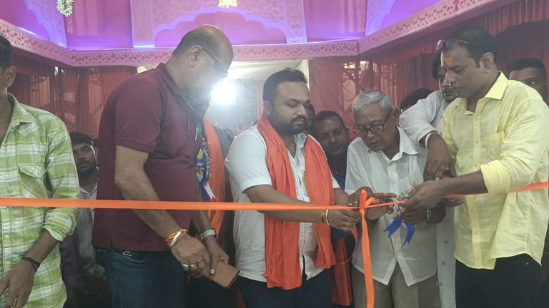 भाजपा जिला महामंत्री केशव पोद्दार ने किया बराकर में भव्य मां मनसा पूजा का उद्घाटन