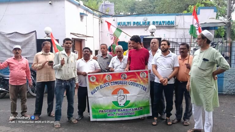 नंदीग्राम में कांग्रेस प्रत्याशी की गिरफ्तारी के खिलाफ कुल्टी थाने पर हल्ला बोल, कार्यकर्ताओं ने की जोरदार नारेबाजी