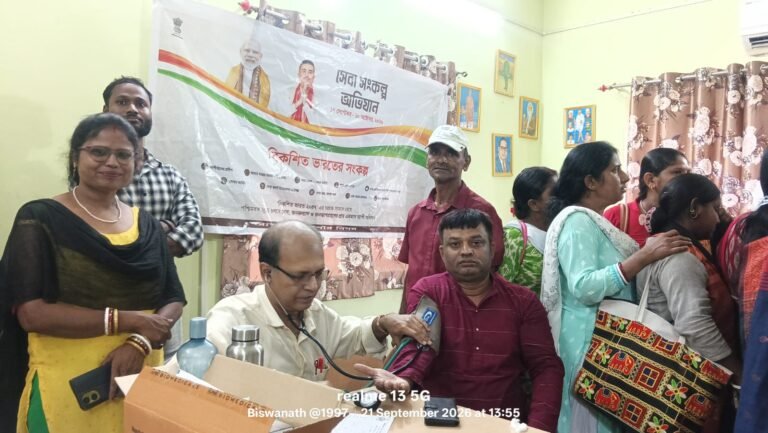 कुल्टी बोरो कार्यालयों में सेवा संकल्प अभियान के तहत स्वास्थ्य जांच शिविर