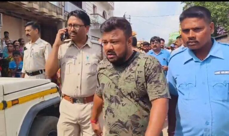 घर से तृणमूल युवा नेता की पत्नी का जला हुआ शव बरामद, पति हिरासत में