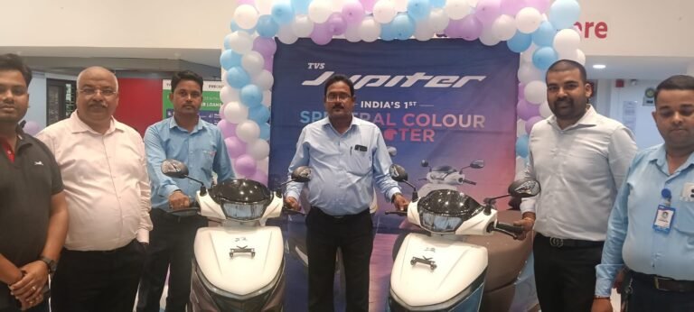 ❤️ Big News for Kharagpur! 🛵 Today, Kharagpur witnessed the launch of India’s first Spectral Colour scooter! 🇮🇳