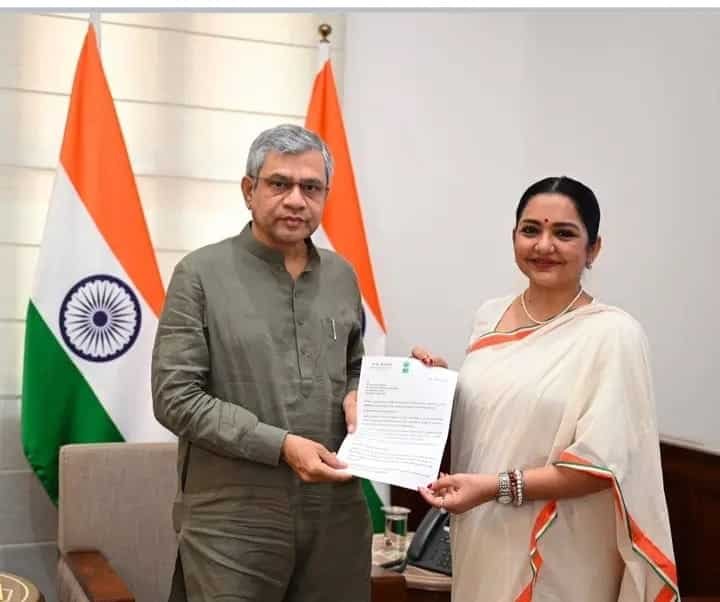 মাননীয় কেন্দ্রীয় রেলমন্ত্রী শ্রী অশ্বিনী বৈষ্ণব জি-র কাছে মেদিনীপুর, খড়্গপুর, বেলদা, দাঁতন, শালবনী, গড়বেতা ও সংলগ্ন এলাকার মানুষের দীর্ঘদিনের রেল সংক্রান্ত সমস্যাগুলি নিয়ে বিস্তারিত আবেদনপত্র জমা দিয়েছি।