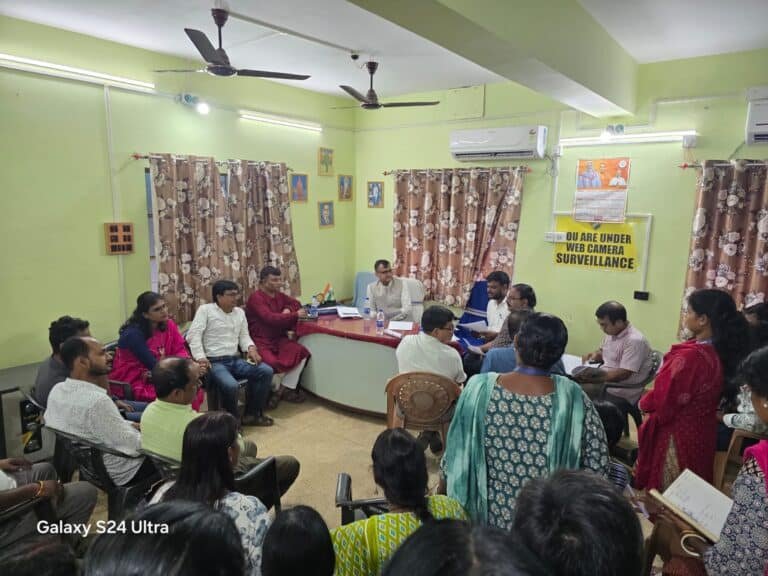 दुर्गा पूजा से पहले कुल्टी में स्वच्छता पर सख्त हुए नगर आयुक्त सड़क पर कचरा फेंकना गैरकानूनी, लापरवाही बरतने वालों पर होगी कार्रवाई