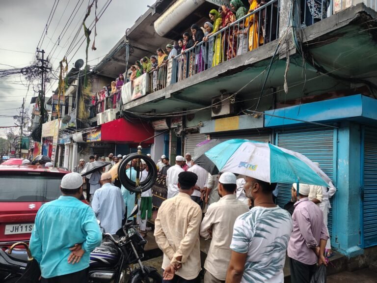 अलविदा ‘बाबा’: बराकर के समाजसेवी सलीम अंसारी सुपुर्द-ए-खाक, सैकड़ों नम आंखों ने दी विदाई।