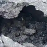 आसनसोल में नेशनल हाईवे पर धंसी सड़क, 1 से डेढ़ फीट का गड्ढा बना, मचा हड़कंप  चार दिनों से लगातार बारिश के बाद एथोड़ा ब्रिज के पास धंसी सड़क, हादसे का खतरा बढ़ा
