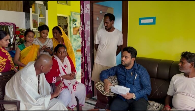BSF जवान मोनू साहू की रहस्यमयी मौत से मचा हड़कंप, AIMIM नेता दानिश अज़ीज़ ने उठाई हाई लेवल जांच की मांग  “देश की रक्षा करने वाले जवान की मौत का सच सामने आना चाहिए” — परिवार से मिले दानिश अज़ीज़, इंसाफ तक संघर्ष का ऐलान
