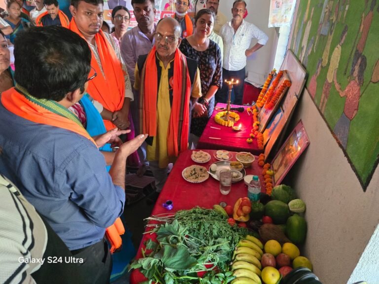 ড্যাডি গ্রাম অঙ্গনওয়াড়ি কেন্দ্রে মাননীয় মন্ত্রী ড. অজয় কুমার পোদ্দারের জমকালো পরিদর্শন