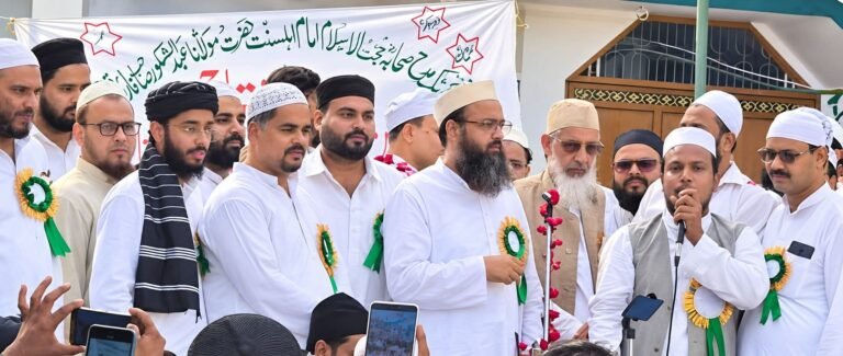 *محمود آباد میں 91واں تاریخی جلوسِ محمدی و مدحِ صحابہ شان و شوکت کے ساتھ اختتام پذیر*  *عقیدت کا پُرجوش منظر، جگہ جگہ شاندار استقبال؛ امن و سلامتی کے لیے خصوصی دعا*