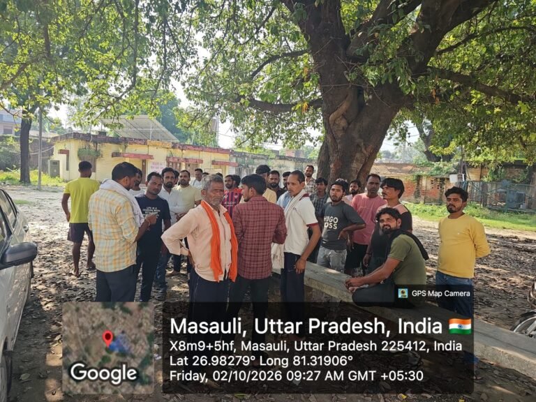 ग्राम गुरेला में 10 दिनों से रास्ते में पड़े विद्युत पोल व ट्रांसफॉर्मर, ग्रामीणों ने उपकेन्द्र मसौली पर दिया धरना