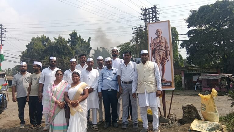 गांधी जयंती पर तिरंगा पदयात्रा, इसको रोड पर स्थापित हुई महात्मा गांधी की प्रतिमा  महात्मा गांधी मेमोरियल फाउंडेशन के बैनर तले निकली पदयात्रा, गांधी मोड़ के नाम से जाना जाएगा इसको मोड