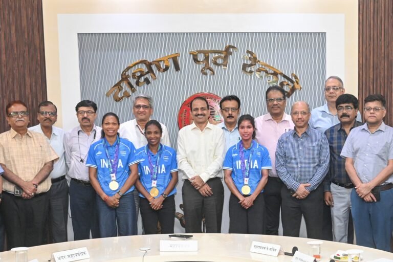 *दक्षिण पूर्व रेलवे के महाप्रबंधक ने एशियाई खेल 2026 में स्वर्ण पदक जीतने वाली तीन महिला हॉकी खिलाड़ियों को किया सम्मानित*