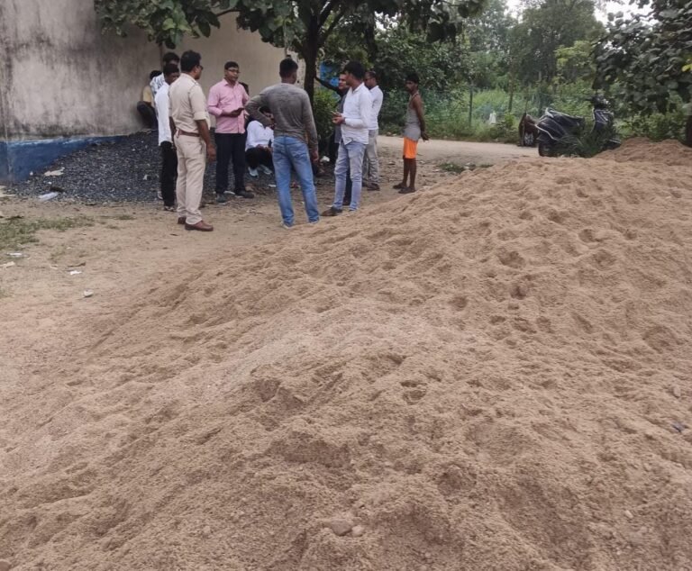 काशीपुर में पुलिस की रेड, 1,100 क्यूबिक फीट गैर-कानूनी तरीके से स्टोर की गई रेत