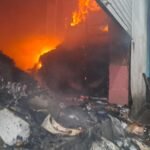 बर्नपुर मिनी मार्केट में कागज के गोदाम में भीषण आग, इलाके में मची अफरा-तफरी  शटर तोड़कर आग बुझाने में जुटे स्थानीय लोग, दमकल विभाग की तत्परता से आग पर पाया गया काबू