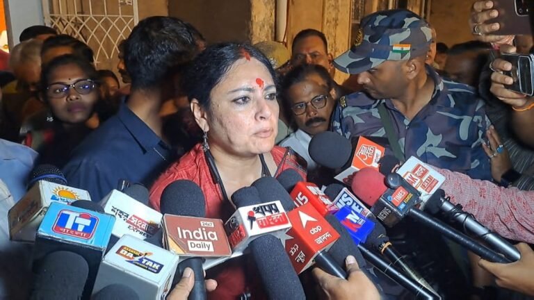वोट चोरी के आरोपों पर ममता बनर्जी, राहुल गांधी और केजरीवाल से मांगा सबूत, राजनीतिक बयानबाजी तेज