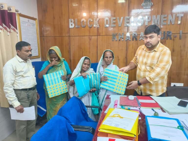 ❤️🙏 HAPPY SHARADIYA | THE FACE OF HUMANITY 🙏❤️  ✨ Durga Puja is not just about wearing new clothes; it is about sharing happiness with others! 🪔 And that very spirit of joy was spread by the BDO of Kharagpur-I Block! 💛