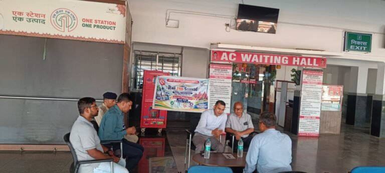“आद्रा मंडल के विभिन्न स्टेशनों पर सघन स्वच्छता अभियान एवं ‘रेल जन संवाद’ का हुआ आयोजन”