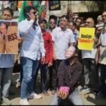 चुनाव आयुक्त ज्ञानेश कुमार के इस्तीफे की मांग को लेकर कुल्टी में कांग्रेस का अनोखा प्रदर्शन