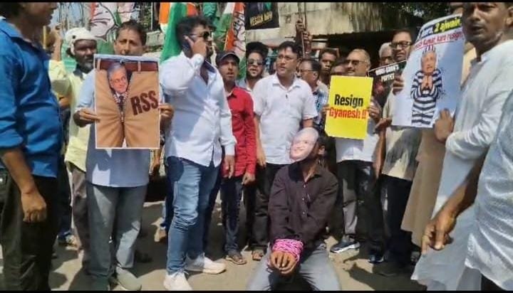 चुनाव आयुक्त ज्ञानेश कुमार के इस्तीफे की मांग को लेकर कुल्टी में कांग्रेस का अनोखा प्रदर्शन