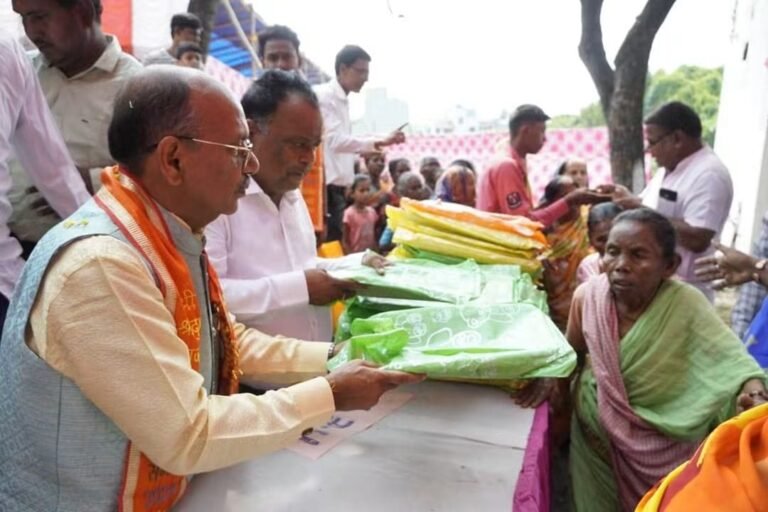 महापंचमी पर नियामतपुर देवी मंदिर का भव्य उद्घाटन, मंत्री अजय कुमार पोद्दार ने दीप प्रज्वलित कर किया शुभारंभ