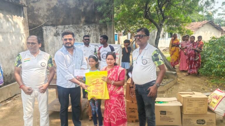 दुर्गा पूजा और नवरात्रि के पावन अवसर पर एफसीसीएफ (FCCF) द्वारा छात्राओं को वार्षिक छात्रवृत्ति एवं जरूरतमंदों को वस्त्र वितरण
