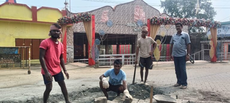मंत्री डॉ. अजय पोद्दार के निर्देश पर टूटी सड़क की मरम्मत तेज, पाइपलाइन दुरुस्त—चिनाकुड़ी-राधानगर का संपर्क फिर बहाल