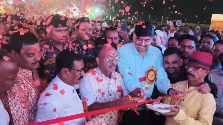 कुल्टी में दुर्गापूजा का शंखनाद! मंत्री डॉ. अजय पोद्दार ने एक दर्जन से अधिक पूजा पंडालों का किया उद्घाटन, गाजे-बाजे के साथ उमड़ा उत्साह