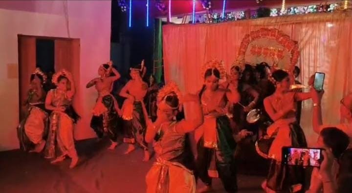 125 वर्षों की परंपरा में पहली बार भव्य आयोजन, बराकर हाटतल्ला में ‘महिषासुर मर्दिनी’ देखने उमड़ा जनसैलाब