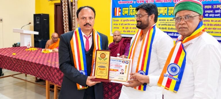 सेराज अहमद कुरैशी सम्राट अशोक अवार्ड से हुए सम्मानित।  पत्रकारों की सुरक्षा, सम्मान, अधिकार और सामाजिक न्याय के लिए संघर्षशील व्यक्तित्व को मिला सम्मान।