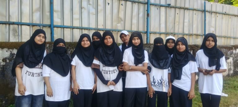 The Ahmad Kaniya Vikash Santha (AKVS), Jugsalai, organized a शानदार Girls’ Cricket Tournament,