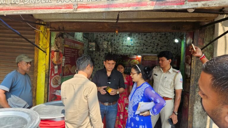 नियामतपुर से कुल्टी तक हड़कंप! खाद्य विभाग और पुलिस की अचानक छापेमारी, होटल कारोबारियों में मची खलबली