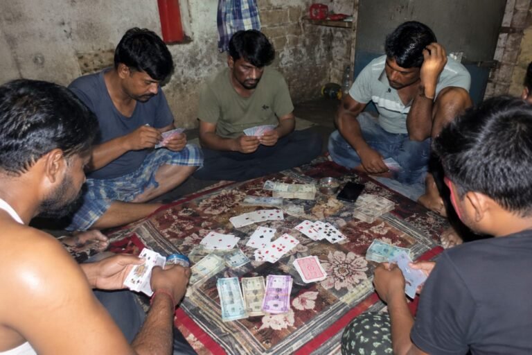 बराकर में जुए के अड्डे पर पुलिस का धावा, नकदी और ताश के साथ आधा दर्जन से अधिक जुआरी पकड़े गए!  चुन गाड़ी में देर रात पुलिस की दबिश से मचा हड़कंप, कई युवक फरार; प्रभारी अंजन रजक का सख्त संदेश—फाड़ी क्षेत्र में गलत काम बर्दाश्त नहीं होगा