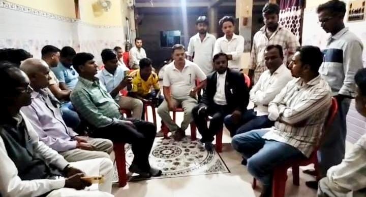 अनीता शर्मा की मौत पर उबाल: न्याय की मांग लेकर थाने पहुंचे कांग्रेस नेता, जेके नगर में नशे के कारोबार पर उठाए सवाल  महिला की मौत के बाद दुष्कर्म का आरोप, पीड़ित परिवार की सुरक्षा को लेकर चिंता; पुलिस के सामने भजन गाकर जताया विरोध, पुलिस आयुक्त से मिलेंगे कांग्रेस नेता