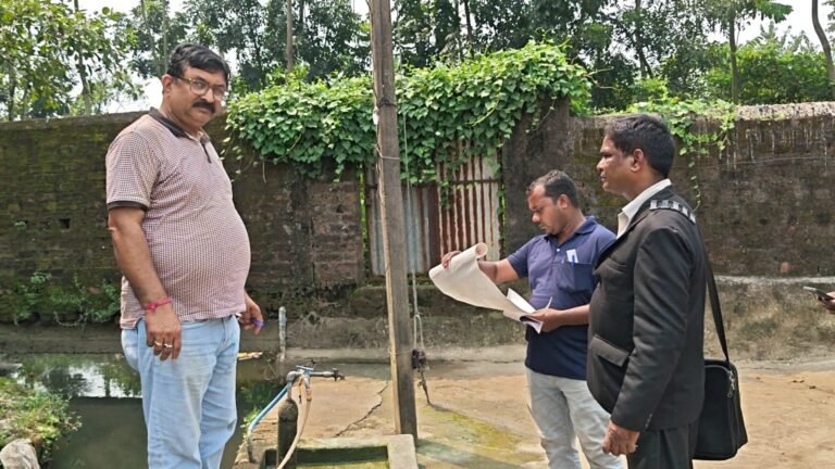 *तालाब की भराई और अवैध निर्माण को लेकर पीएमओ में शिकायत, कुल्टी BLRO की टीम ने किया औचक निरीक्षण*